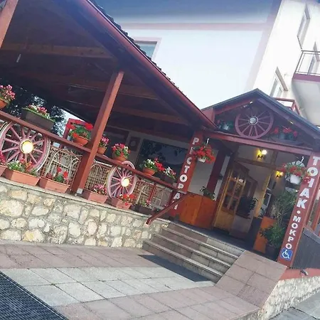Oda ve Kahvaltı Restoran “tocak” Mokro
